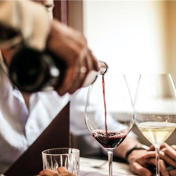 Bebidas para cada celebración: Sommelier, Maridaje y Cata de Vinos