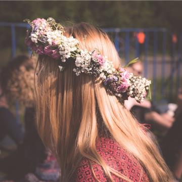 Coronas de flores, diademas y pasadores