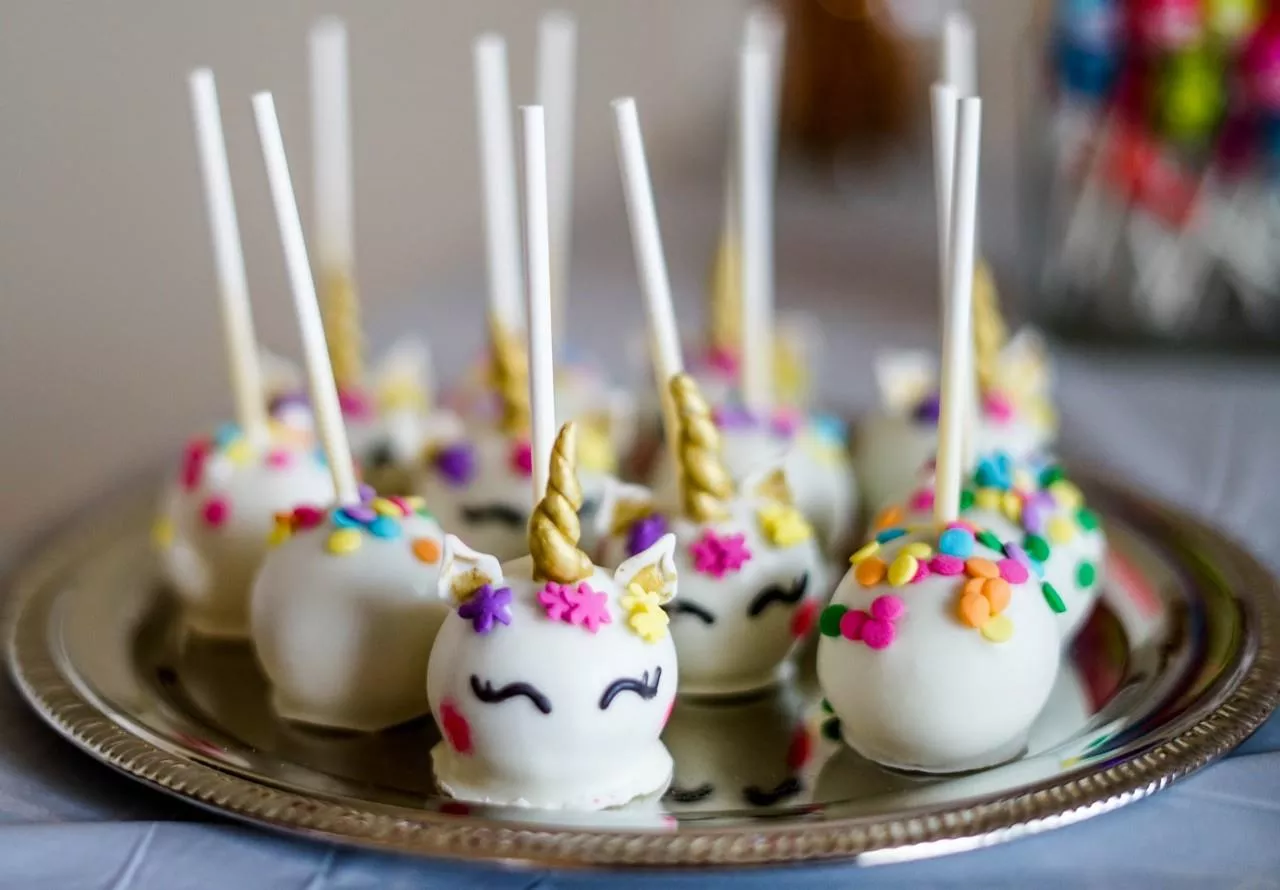 Cómo crear una mesa de dulces impactante para tus fiestas