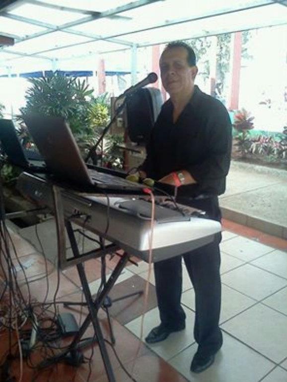 carlos-brenes-pianista-d-o-matiz-san-jos-costa-rica