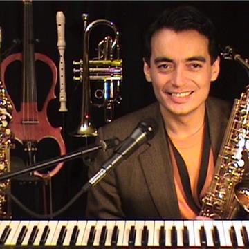 Martín Figueroa Show Multiinstrumentista